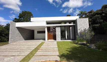 BELÍSSIMA CASA NO BELLE VILLE COM ÁREA VERDE