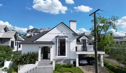 EXUBERANTE RESIDÊNCIA MOBILIADA NO SERRA AZUL