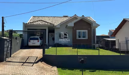 CHARMOSA E ACONCHEGANTE RESIDÊNCIA PLANA EM LINHA SANTA CRUZ