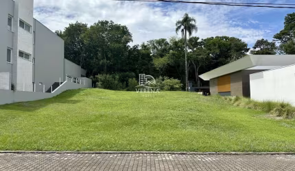 LINDO TERRENO NO CONDOMÍNIO DOS PÁSSAROS