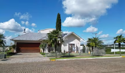 ACONCHEGANTE CASA COM AMPLO TERRENO NO JARDIM DAS HORTÊNSIAS