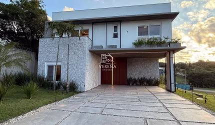 ESTILOSA E SOFISTICADA RESIDÊNCIA NO RESERVA DO ARVOREDO
