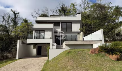 EXUBERANTE CASA EM CONDOMÍNIO