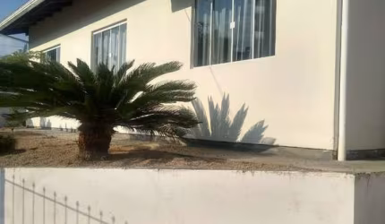 Casa no centro de Santo Amaro da Imperatriz
