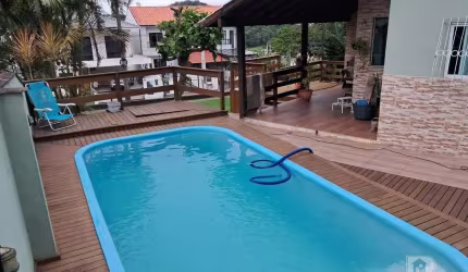 Charmoso Sobrado em Potecas, São José