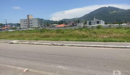 Área próximo ao cemitério de Biguaçu com 5.544.225