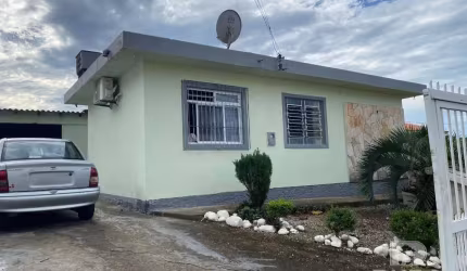 Casa com 3 dormitórios no Bairro Real Parque