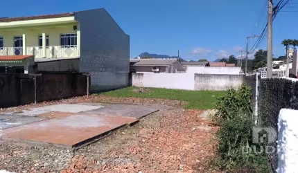 Terreno de esquina no Caminho Novo
