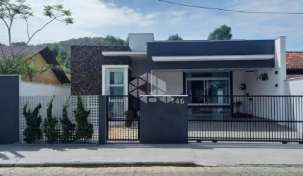 Casa à venda Ubatuba, 450 metros do mar, área nobre-São Francisco do Sul