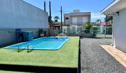SOBRADO À VENDA NA PRAIA - UBATUBA COM PISCINA-SUÍTE MASTER, SÃO FRANCISCO DO SUL,SC.
