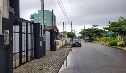 Geminado Alto Padrão a Apenas 280m da Praia!