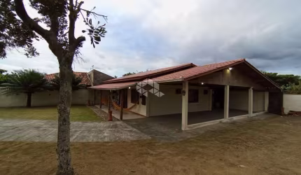 Vende-se Casa na Praia do Ervino - A apenas 250 metros do mar!