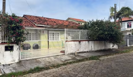 Vendo Casa na Prainha - Conforto e Localização Privilegiada!