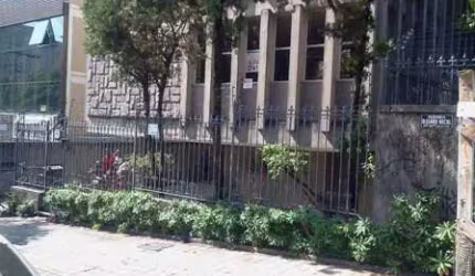 APTO 04 QTOS NO BAIRRO DE LOURDES
