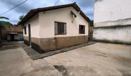 Casa para Venda em Governador Valadares, PENHA, 2 dormitórios, 1 banheiro, 2 vagas