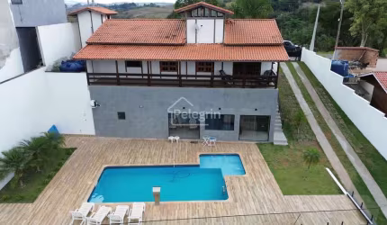 Magnífica Casa em Condomínio Fechado com Vista para a Represa em Igaratá, SP