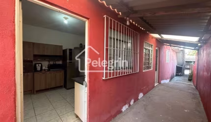 Casa com Salão Comercial à Venda em Bragança Paulista