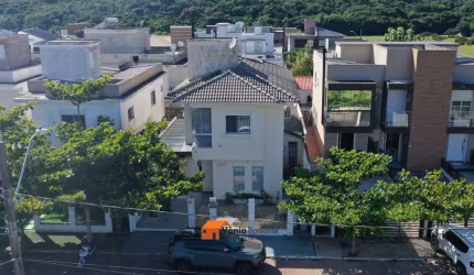 Casa para Venda em Florianópolis, São João do Rio Vermelho, 3 dormitórios, 3 suítes, 4 banheiros, 2 vagas