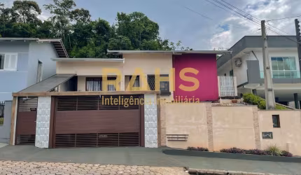 Casa semimobiliada no bairro Costa e Silva - Joinville/SC