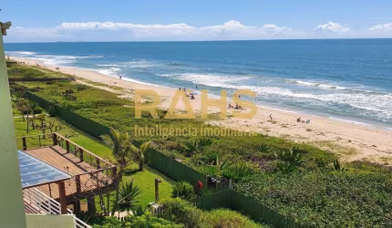 Triplex em condomínio fechado com 4 Suites frente mar em Itajuba