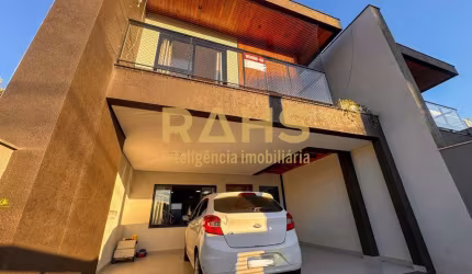 Sobrado Geminado à venda no bairro Saguaçu em Joinville/SC