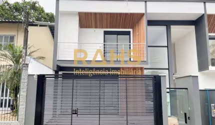 Sobrado Geminado de alto padrão no Bairro Saguacu com 1 suite + 2 Demi-suites