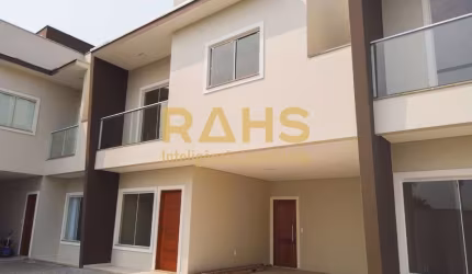 Sobrado Geminado no Bairro Bom Retiro em Joinville - RAHS Imobiliária