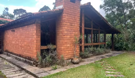 Cs. a venda em Araras Petrópolis de 03 quartos