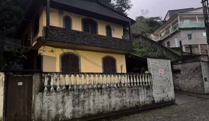 Casa a venda de 03 quartos em Quitandinha - Petrópolis - RJ