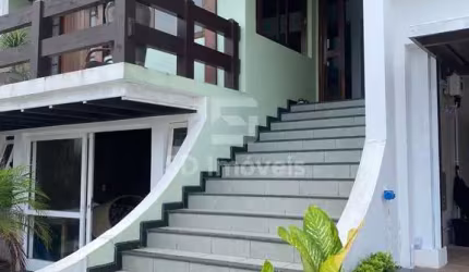 Casa 5 Dormitórios - Coqueiros - Florianópolis/SC