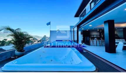 Casa 4 Dormitórios - Trindade - Florianópolis/SC