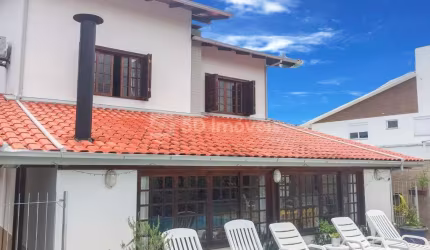 Casa 4 Dormitórios - Itacorubi - Florianópolis, SC
