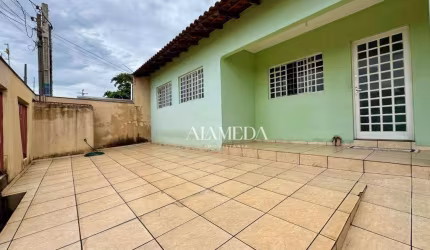 Casa com 3 Quartos Sendo 01 Suíte de 500m² à venda, 216 m² por R$ 480.000 - Bandeirantes - Londrina/PR