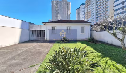 Casa Térrea com Edícula - Terreno com 431 m² - Centro de Itajaí!