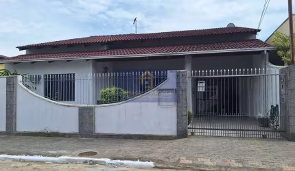 Casa com Edícula - Região Central