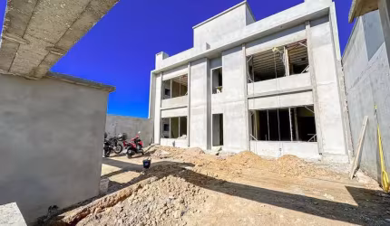 Apartamento com 2 dormitórios à venda, 70 m² por R$ 480.000 - Centro - Balneário Piçarras/SC