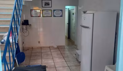 Escola 1.200 metros quadrados em Vila Laura