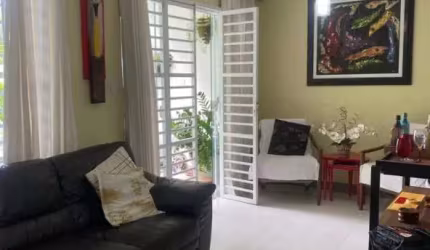 Casa duplex 4/4 em Itapuã