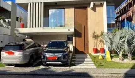 Casa em Condomínio 4/4 Buraquinho