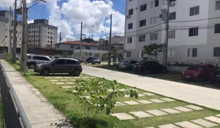 APARTAMENTO 2/4 Reformado no Cond. Solar do Forte