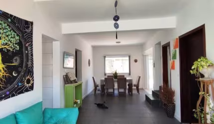 Casa 5/4 em condomínio Abrantes