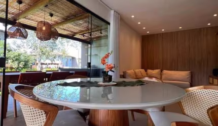 Casa a venda na Praia do Forte, 3 suítes com total Infraestrutura. Decorada, pronta para morar!
