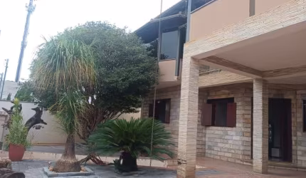 Casa com 6 quartos à venda em Contagem