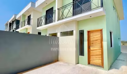 casa impecável com 3 dormitórios e 2 vagas de garagem