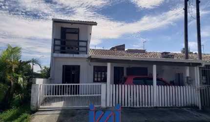 Casa com 3 quartos próximo ao mar Matinhos
