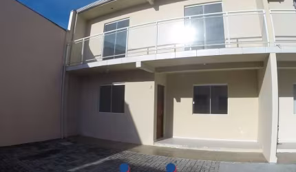 Sobrado faixa mar em condomínio