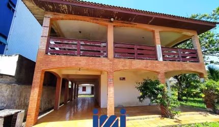 Sobrado com terreno no Balneário Caravelas