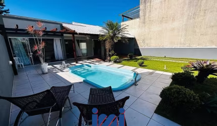 Casa com piscina no Atami para venda