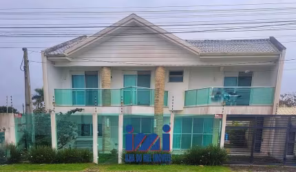 Sobrado com piscina frente mar Matinhos