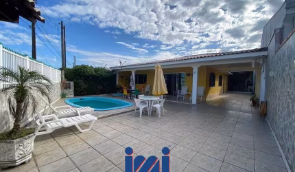 Casa com Piscina em Matinhos-PR